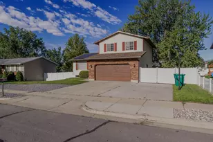 2611 N 1600 E, Layton, UT 84040 - Photo 4