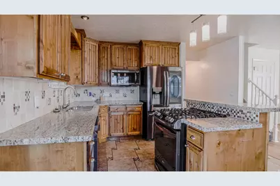 2611 N 1600 E, Layton, UT 84040 - Photo 12