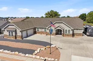 278 E Larsen Ln, Harrisville, UT 84404 - Photo 2