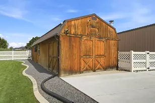 278 E Larsen Ln, Harrisville, UT 84404 - Photo 42