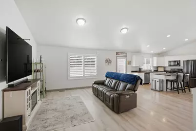 7245 W Silhouette Ln S, West Jordan, UT 84081 - Photo 12
