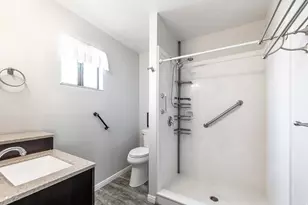527 N Main St, Hurricane, UT 84737 - Photo 2