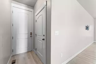 8704 N Pebble Aly, Eagle Mountain, UT 84005 - Photo 14