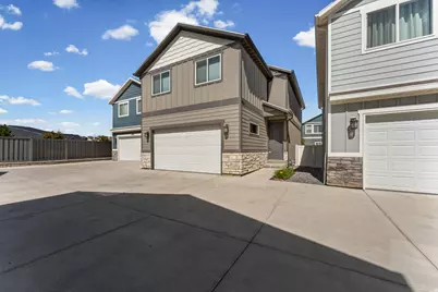 8704 N Pebble Aly, Eagle Mountain, UT 84005 - Photo 32