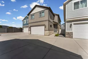 8704 N Pebble Aly, Eagle Mountain, UT 84005 - Photo 32