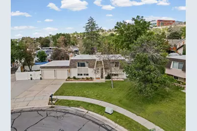 9633 S Sleepy Hollow Cir, Sandy, UT 84094 - Photo 2