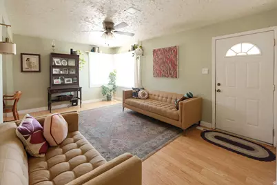 153 S Lakeview Dr, Clearfield, UT 84015 - Photo 8