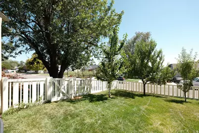153 S Lakeview Dr, Clearfield, UT 84015 - Photo 40