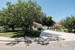 153 S Lakeview Dr, Clearfield, UT 84015 - Photo 4