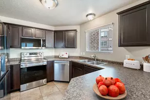 104 E Resaca Dr, Sandy, UT 84070 - Photo 4
