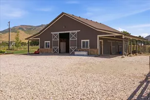 560 S 8600 E, Huntsville, UT 84317 - Photo 2