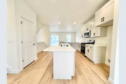 1650 N Main St, Layton, UT 84041 - Photo 8