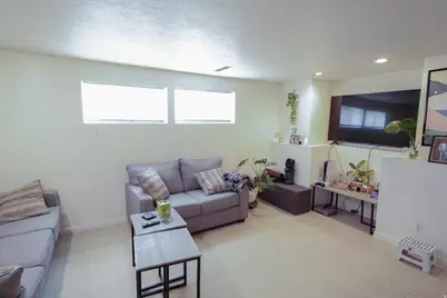 9640 S Flint Dr, Sandy, UT 84094 - Photo 8