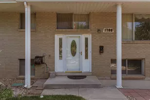 1706 E 6670 S, Cottonwood Heights, UT 84121 - Photo 4