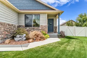 915 N Opal Ln, Tooele, UT 84074 - Photo 2