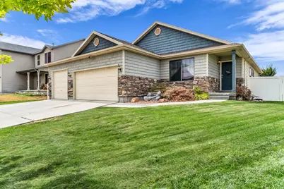 915 N Opal Ln, Tooele, UT 84074 - Photo 1