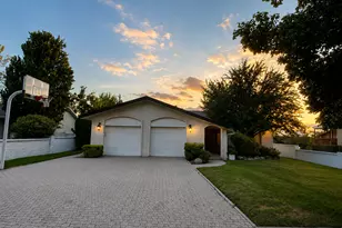 7116 S Ponderosa Dr, Cottonwood Heights, UT 84121 - Photo 4