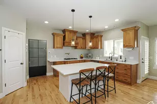 1239 Willow Brook Ln, Kaysville, UT 84037 - Photo 8
