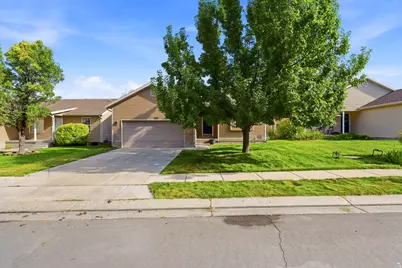 2095 E Frontier St, Eagle Mountain, UT 84005 - Photo 2
