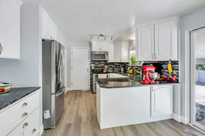 6824 S Nye Dr, Cottonwood Heights, UT 84121 - Photo 8