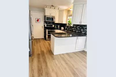6824 S Nye Dr, Cottonwood Heights, UT 84121 - Photo 2