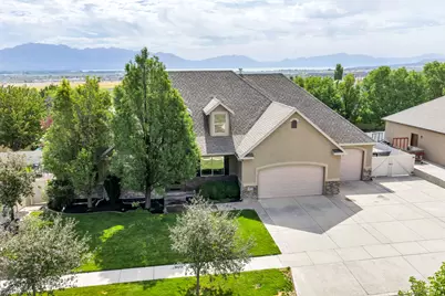 1092 N Coyote Run, Saratoga Springs, UT 84045 - Photo 2