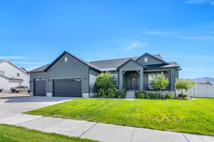4822 N Canaan Peak Dr, Eagle Mountain, UT 84005 - Photo 32