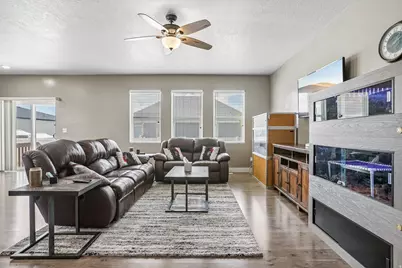 4841 N Goosefoot Dr W, Eagle Mountain, UT 84005 - Photo 6