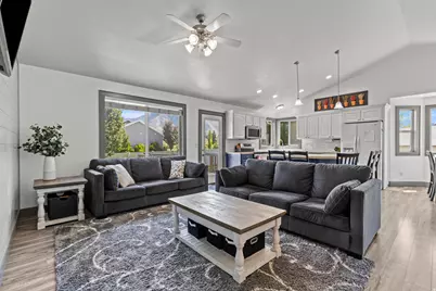 572 Willow Cir, North Logan, UT 84341 - Photo 2