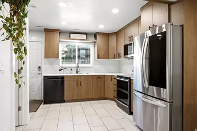 88 W 50 S #W5, Centerville, UT 84014 - Photo 16