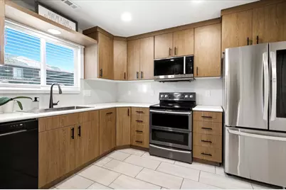 88 W 50 S #W5, Centerville, UT 84014 - Photo 2