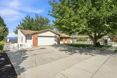 10324 S 2505 E, Sandy, UT 84092 - Photo 4