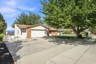 10324 S 2505 E, Sandy, UT 84092 - Photo 4