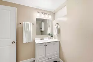 2136 S 2300 E, Salt Lake City, UT 84109 - Photo 24
