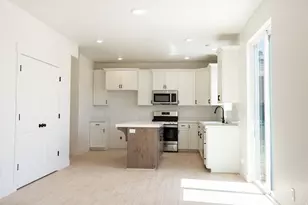 513 W 1800 N, Harrisville, UT 84404 - Photo 2