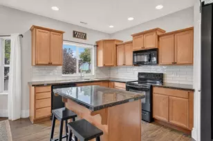 2042 W 2185 S, Woods Cross, UT 84087 - Photo 8
