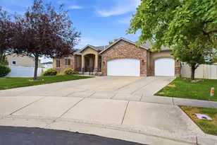 2042 W 2185 S, Woods Cross, UT 84087 - Photo 2