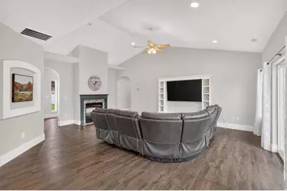 2042 W 2185 S, Woods Cross, UT 84087 - Photo 6