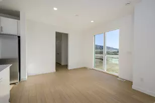 1528 W Everblooming Dr, Saratoga Springs, UT 84045 - Photo 8