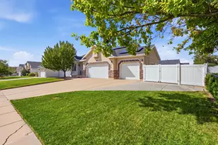 1062 W 200 S, Clearfield, UT 84015 - Photo 2