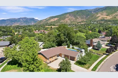2407 E Country Oaks Dr, Layton, UT 84040 - Photo 2