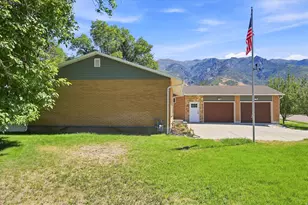 2407 E Country Oaks Dr, Layton, UT 84040 - Photo 4