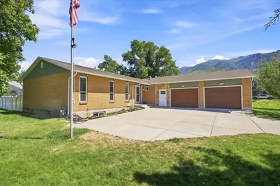 2407 E Country Oaks Dr, Layton, UT 84040 - Photo 2