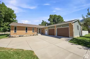 2407 E Country Oaks Dr, Layton, UT 84040 - Photo 4
