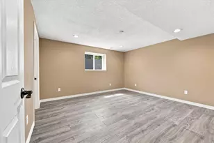 2407 E Country Oaks Dr, Layton, UT 84040 - Photo 32