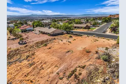 446 Quail Dr, Washington, UT 84780 - Photo 2