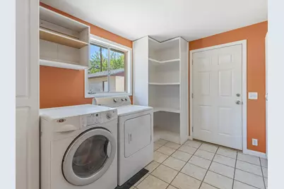 7265 S 2825 E, Cottonwood Heights, UT 84121 - Photo 14