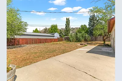 7265 S 2825 E, Cottonwood Heights, UT 84121 - Photo 24