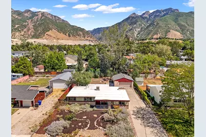 7265 S 2825 E, Cottonwood Heights, UT 84121 - Photo 4