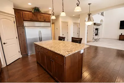 10656 S Crescent Dr, Sandy, UT 84070 - Photo 12